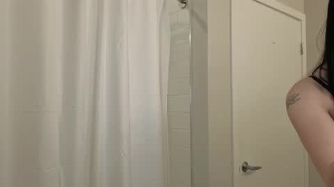 Emily brunette and Charlotte redhead online show from 28, 4, 2026