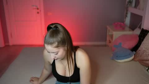 Snapshot of emilyyboo chatting on 10, 7, 2026 Emily online show from 10, 7, 2026