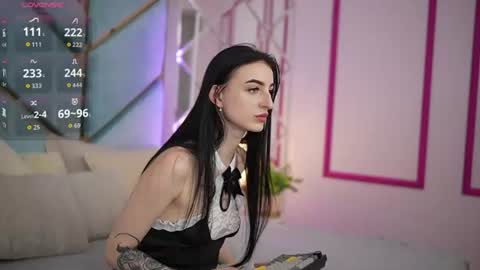 emilyymoon online show from 4, 7, 2026