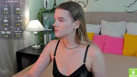 Snapshot of emma__peach chatting on 11, 7, 2026 emma__peach online show from 11, 7, 2026