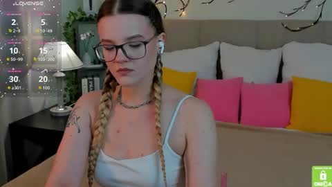 Snapshot of emma__peach chatting on 16, 7, 2026 emma__peach online show from 16, 7, 2026
