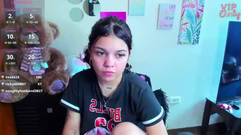 Snapshot of emma_boo_ chatting on 31, 5, 2026 emma_boo_ online show from 31, 5, 2026