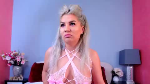 Snapshot of emma_clairex chatting on 7, 7, 2026 Emma online show from 7, 7, 2026