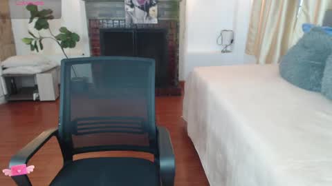 Snapshot of emma_hassani chatting on 29, 4, 2026 Tell me Emma online show from 29, 4, 2026
