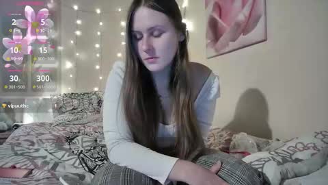 Snapshot of emma_just chatting on 13, 10, 2025 emma_just online show from 13, 10, 2025