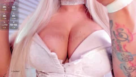 Snapshot of emma_kell chatting on 14, 10, 2025 Emma online show from 14, 10, 2025
