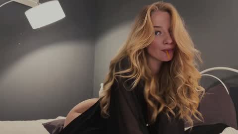 Emma Voss online show from 6, 2, 2025