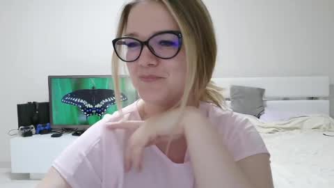 emma_misty_ online show from 15, 4, 2026