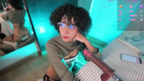 Snapshot of emma_nakamura chatting on 11, 9, 2025 online show from 11, 9, 2025
