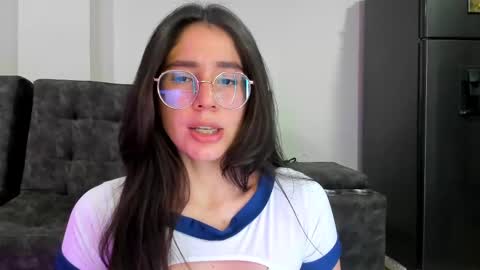 Snapshot of emma_sandovaal chatting on 5, 3, 2025 Emma online show from 5, 3, 2025