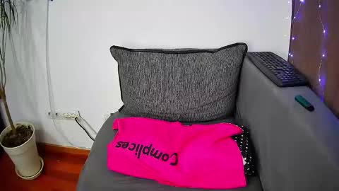 emmakros online show from 1, 3, 2025