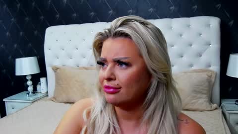 Emma Mavis online show from 28, 1, 2025