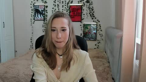 Snapshot of emmarayder chatting on 6, 4, 2026 Emma online show from 6, 4, 2026