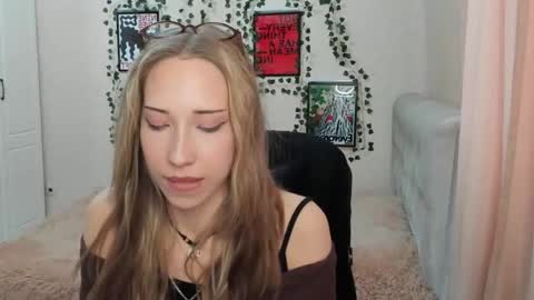 Snapshot of emmarayder chatting on 25, 4, 2026 Emma online show from 25, 4, 2026