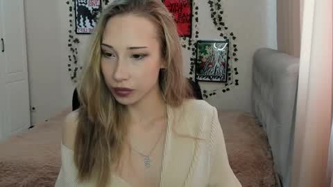 Snapshot of emmarayder chatting on 6, 5, 2026 Emma online show from 6, 5, 2026
