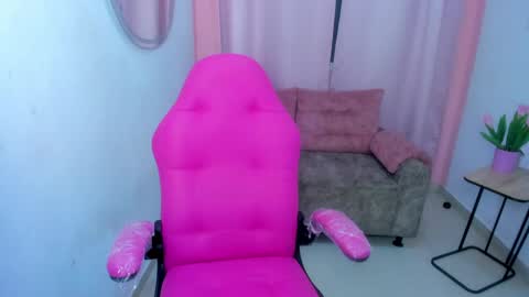 Snapshot of emmiejones_ chatting on 1, 11, 2025 Emmi online show from 1, 11, 2025