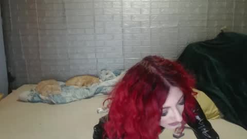 Snapshot of emmily000 chatting on 4, 11, 2025 Emmily000 online show from 4, 11, 2025