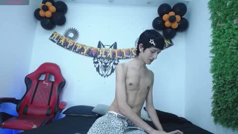 Snapshot of emmo_boy chatting on 12, 10, 2025 SERGIO online show from 12, 10, 2025