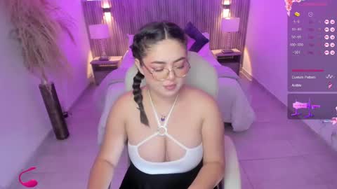 Snapshot of emmy_walker1 chatting on 17, 9, 2025 Emmy Walker online show from 17, 9, 2025