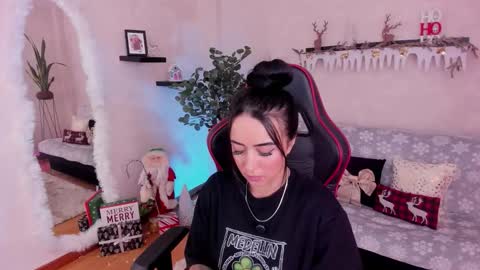 Emmy Evans  online show from 23, 11, 2025