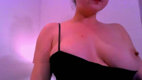 Snapshot of empierce chatting on 15, 6, 2026 M online show from 15, 6, 2026