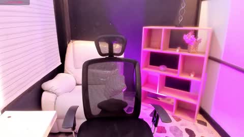 Emy Silver online show from 6, 12, 2024