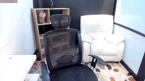 Emy Silver online show from 4, 2, 2025