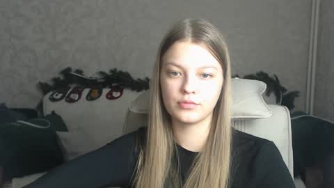 Snapshot of emysway chatting on 7, 1, 2025 EmySway online show from 7, 1, 2025