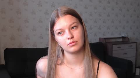 Snapshot of emysway chatting on 5, 10, 2025 EmySway online show from 5, 10, 2025