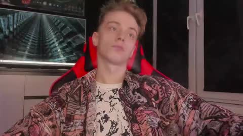 Snapshot of enkeer chatting on 24, 10, 2025 Enker online show from 24, 10, 2025