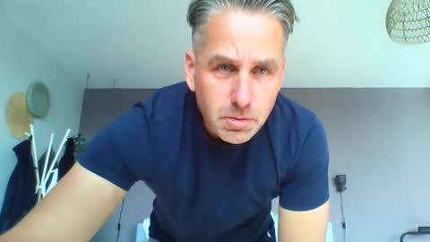 Snapshot of enzoenzo7 chatting on 27, 9, 2025 Enzos Massive Cock online show from 27, 9, 2025