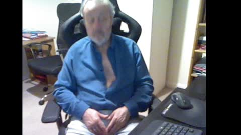Snapshot of erasmus_d chatting on 1, 12, 2024 erasmus_d online show from 1, 12, 2024