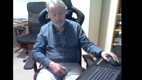 Snapshot of erasmus_d chatting on 2, 12, 2024 erasmus_d online show from 2, 12, 2024