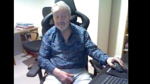 Snapshot of erasmus_d chatting on 7, 12, 2024 erasmus_d online show from 7, 12, 2024
