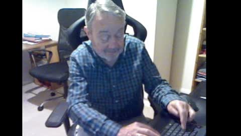 Snapshot of erasmus_d chatting on 9, 12, 2024 erasmus_d online show from 9, 12, 2024