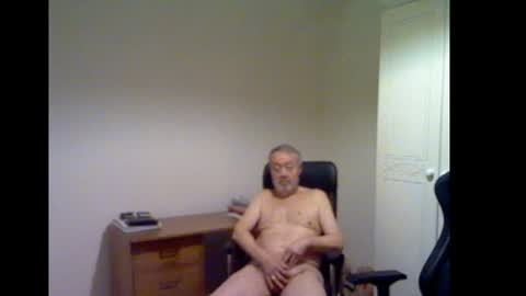 Snapshot of erasmus_d chatting on 12, 12, 2024 erasmus_d online show from 12, 12, 2024