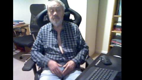 Snapshot of erasmus_d chatting on 23, 12, 2024 erasmus_d online show from 23, 12, 2024