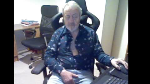 Snapshot of erasmus_d chatting on 31, 12, 2024 erasmus_d online show from 31, 12, 2024