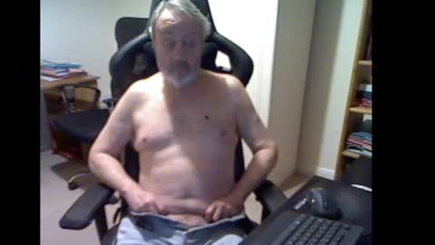 Snapshot of erasmus_d chatting on 6, 2, 2025 erasmus_d online show from 6, 2, 2025