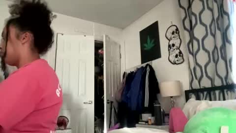 Snapshot of erik339102554 chatting on 4, 11, 2025 Lea Erik online show from 4, 11, 2025