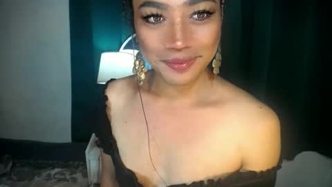 Snapshot of erika_madrigal chatting on 13, 10, 2025 erika_madrigal online show from 13, 10, 2025