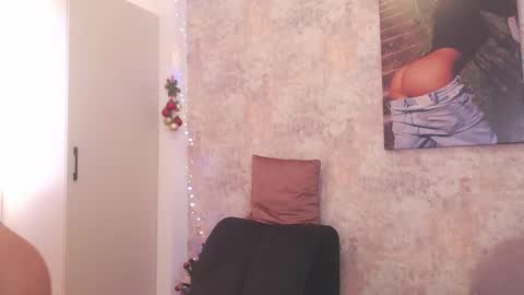 Snapshot of erikabeee1 chatting on 8, 1, 2025 Erikabeee online show from 8, 1, 2025