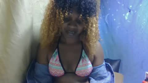 Snapshot of erolinee chatting on 10, 9, 2025 erolinee online show from 10, 9, 2025