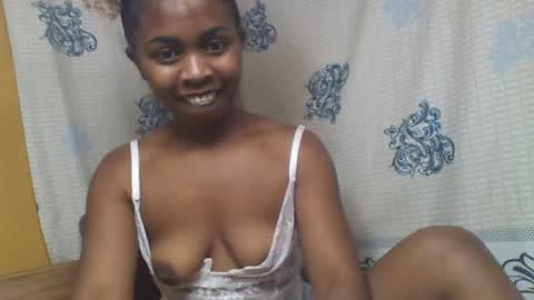 Snapshot of erolinee chatting on 28, 10, 2025 erolinee online show from 28, 10, 2025