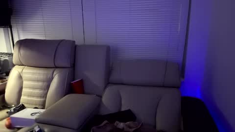 Snapshot of erotica_angel chatting on 10, 9, 2025 Nikki Erotica online show from 10, 9, 2025