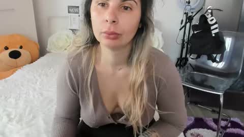 eroticsensualkitty4u online show from 23, 10, 2025