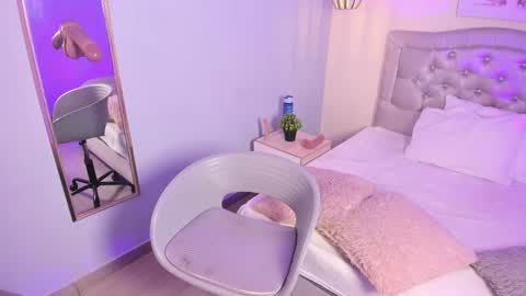 Escarlet online show from 3, 10, 2025