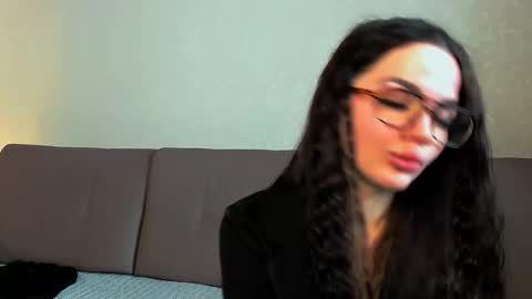 Snapshot of esenya_mur chatting on 9, 11, 2025 Esenya online show from 9, 11, 2025