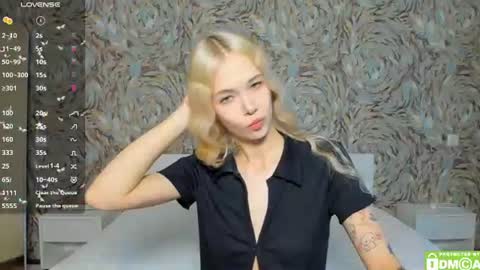 Snapshot of eshcka chatting on 17, 6, 2026 Megan and Brad online show from 17, 6, 2026