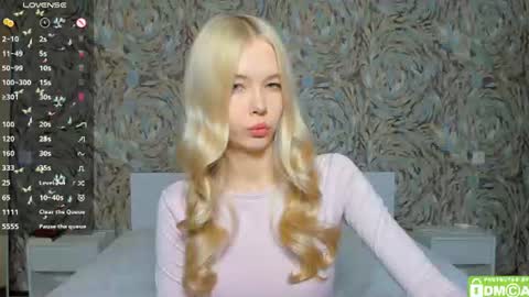 Snapshot of eshcka chatting on 22, 6, 2026 Megan and Brad online show from 22, 6, 2026